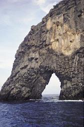 7. What force MOST LIKELY had the greatest effect in creating this sea arch? sun exposure wave erosion rain erosion human digging 8.
