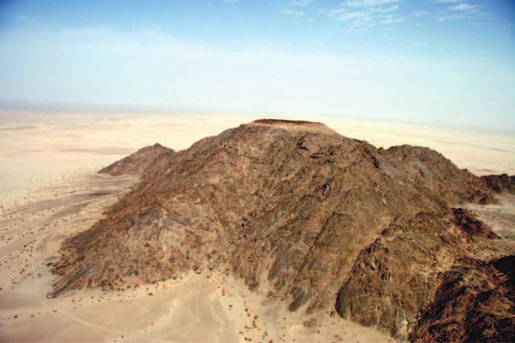 The Tuwaiq Mountain Limestone, which forms the main cliff of the escarpment,