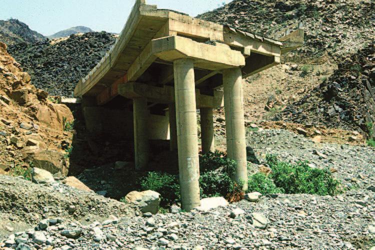 Environmental impacts and hazards 223 Figure 9.5 One of many road bridges destroyed during the 1982 flash flood in Wadi Dellah (Photo: author).