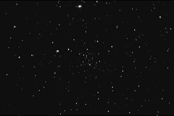 cluster in the 4.7-inch refractor image. Starry Night Pro lists most of the stars in the ringlet as being mag. 11.5 to 13.0. This leaves the dim stars in the void being mag. 14 or less.