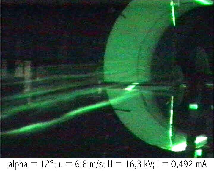 Laser-Light-Sheet Smoke Wire Visualisation alpha = 12 ; u = 6,6