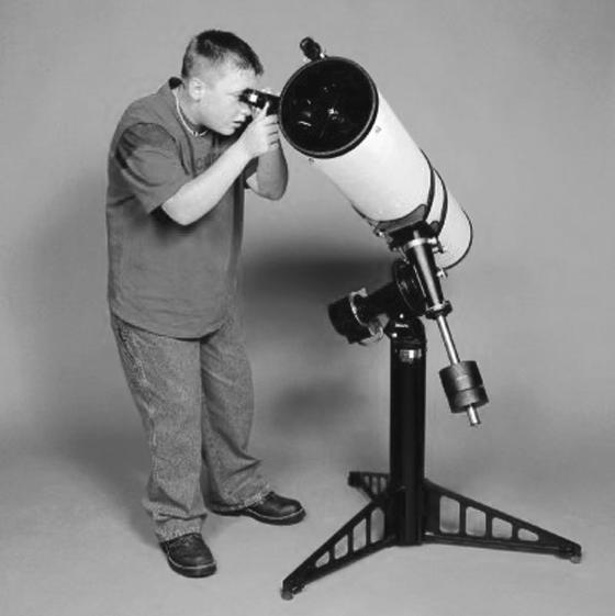 (i) The two types of telescope form their images of a distant object in different ways.
