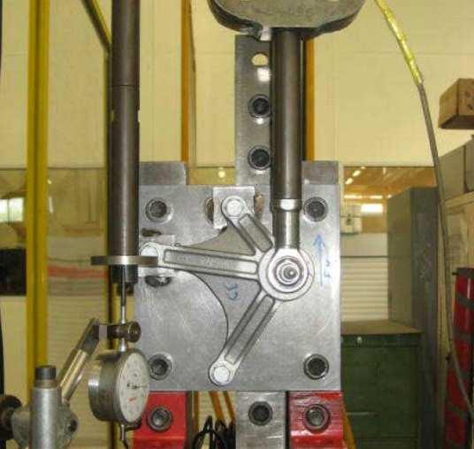 MATERIAL ŞI METODĂ Incercarile de tip tractiune (fig. 2) sunt realizate cu un cilindru hidraulic si o bieleta asezate pe piesa testata.