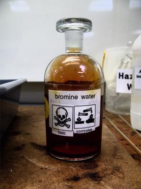 Cracking Paraffin Oil bromine water C Using a wooden splint, try to light the gas (in a tube) and the oil (on a watch glass). Do they burn? D Add a few drops of bromine water to a tube of the gas.