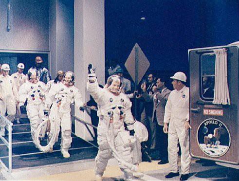 The launch 400,000 people involved in preparations for Apollo 11 mission Apollo 11 launched from