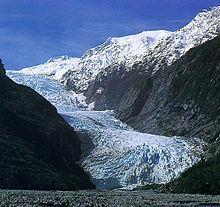 Landscapes formed by Glaciers 2/3 of Earth s fresh water is trapped in large masses of snow and ice