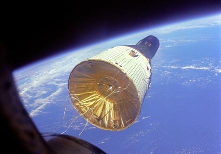 Gemini Program 1964-1966 One goal was to have 2-man long-duration flights 2 unmanned flights 10 manned missions Improved spacecraft