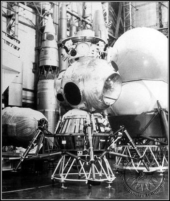 Soviet Lunar Program Zond circumlunar missions 1965-1970 1968: Zond 5 became first probe to loop around moon and return to Earth Soyuz and Kosmos missions tested lunar spacecraft and maneuvers