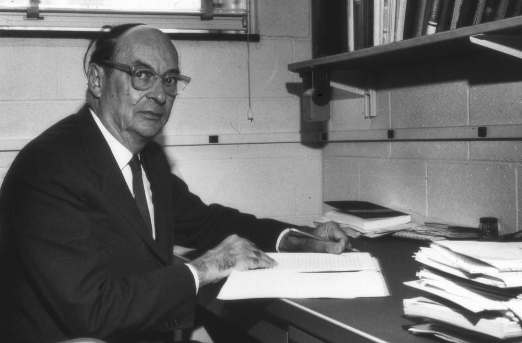 26 J. R. Schrieffer Fig. 5. Bardeen at his desk. the end of January.