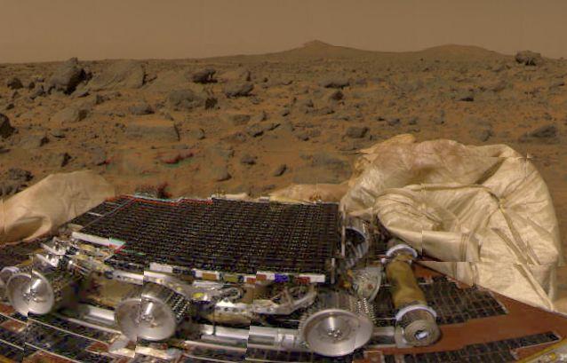 Mars lander and Sojourner, 1997.