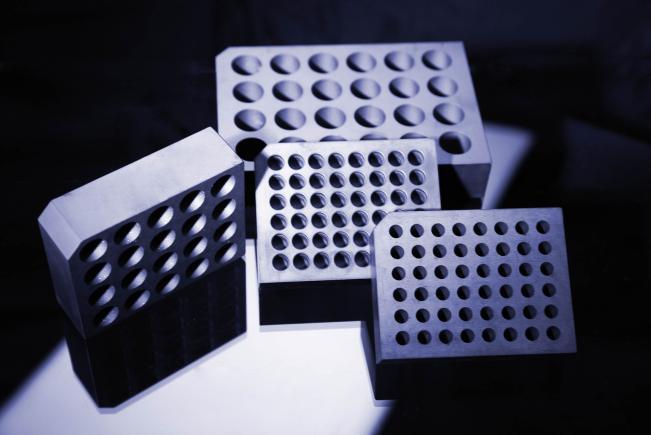Used either as reactor block for small glass vials or as reusable microtiter plate AntonPaar offers several types of SiC plates for Multiwave PRO.