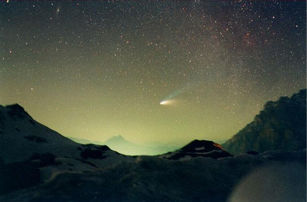 Comet Tails: Hale-Bopp 1997