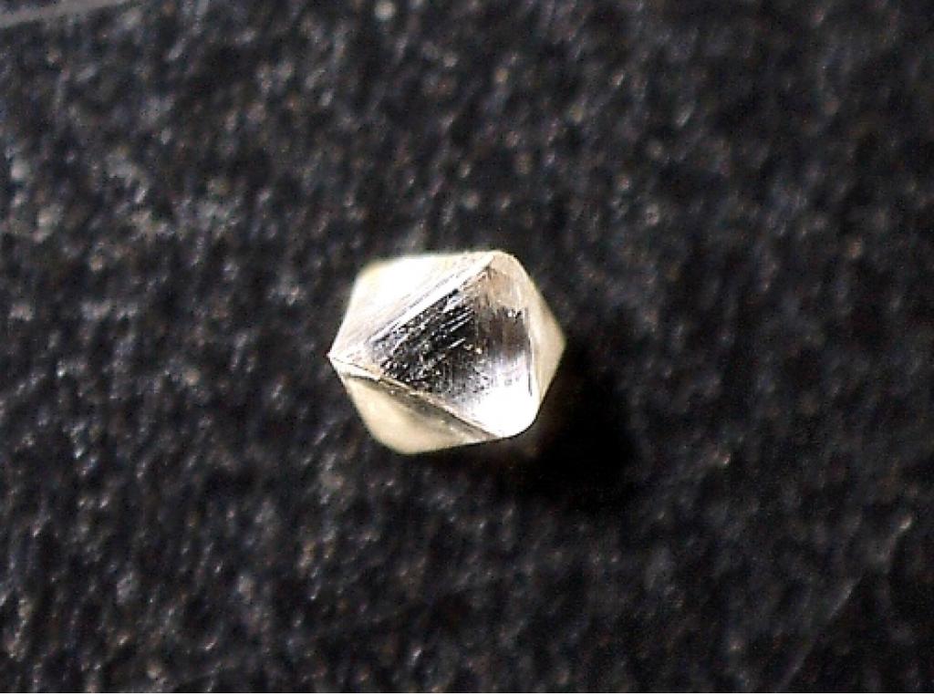 transparent octahedron microdiamond