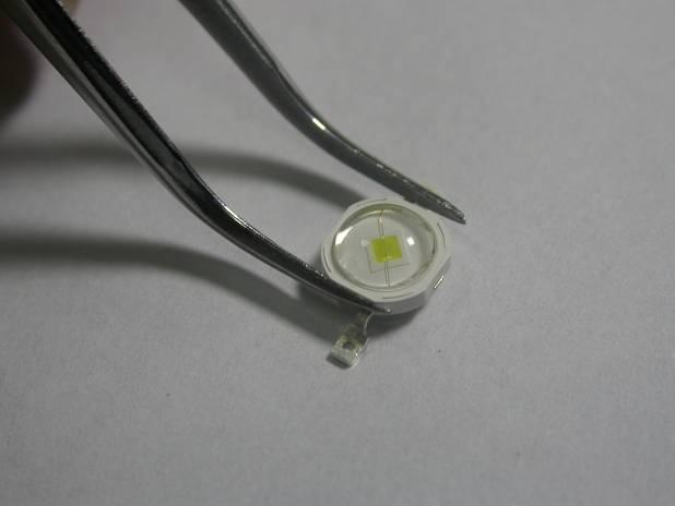 It is also recommended to return the LEDs to the MBB and to reseal the MBB. The slug is is not electrically neutral. Therefore, we recommend to isolate the heat sink. The slug is to be soldered.