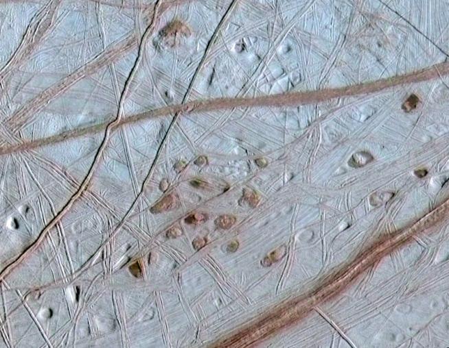 Europa s surface Model: Icebergs floating on a sea of