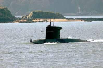 10.3b Total internal reflection Applications Periscopes are used on submarines so that the surface of the sea can