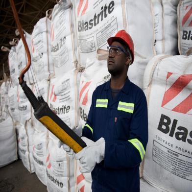 BLASTRITE SYNERGY MRC has managed the development and operation of Tormin in conjunction with Blastrite With its head office in Cape Town and 9 other processing and distribution facilities in South