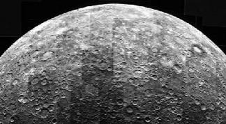 Mercury has Extreme Temperatures Mariner 10 first probe to investigate Mars Mercury is covered with craters Never very far from sun, small orbit around the sun Distances in solar system measured in