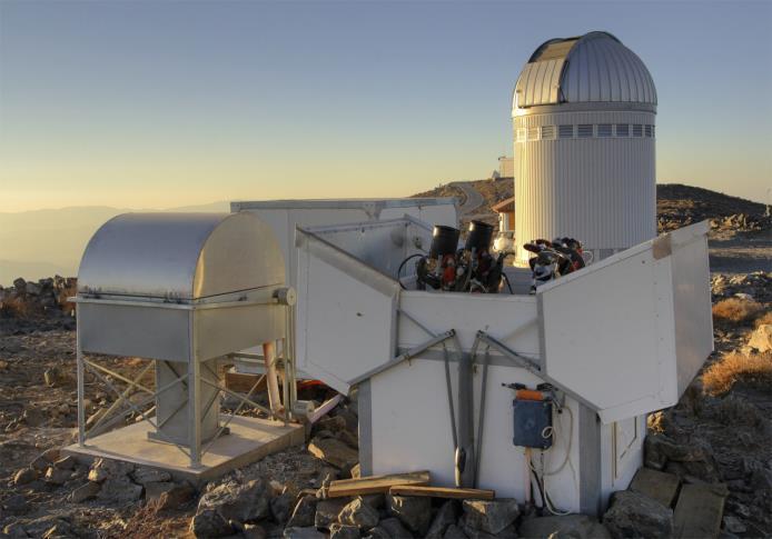 ASAS (All Sky Automated Survey) Main goal: search for variability over the entire sky Two robotic observatories (Chile, Hawaii), each