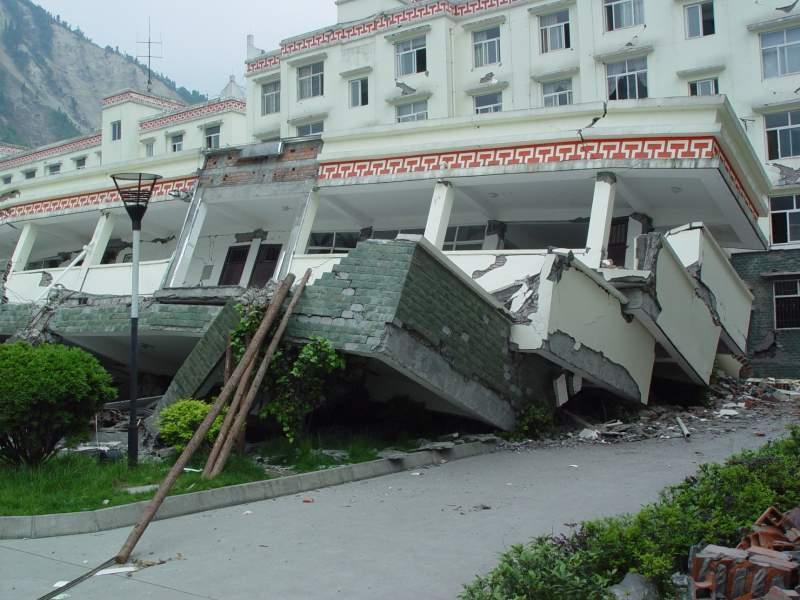 Collapse of classroom building in Xuankou