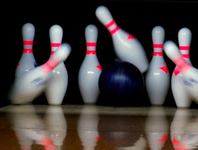 58 CHAPTER 7. 8.7 - COLLISIONS OF EXTENDED BODIES IN TWO DIMENSIONS Figure 7.1: Bao, Flickr) The bowling ball causes the pins to y, some of them spinning violently. (credit: Tinou Figure 7.
