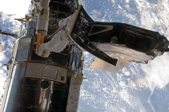 Astronaut Andrew Feustel installs