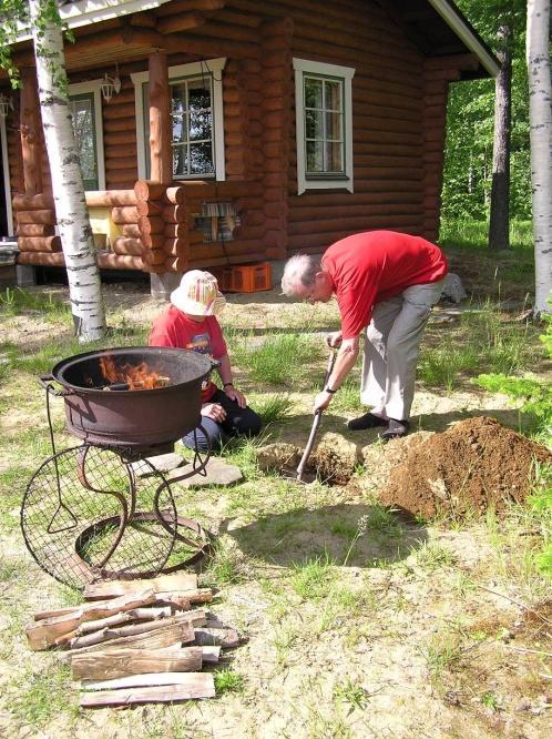 Second home tourism in Finland 482 000 second homes (population 5,2 million) Every 4th household owns a Mökki (cottage) Every 2nd family has access to one Nature-based outdoor activities: fishing,