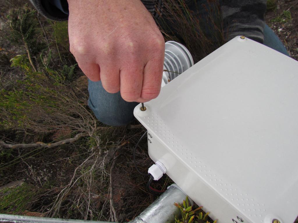 INSTALLATION PROCEDURE The following parts are essential for the REMOTE weather station: 1. Cup anemometer and wind vain as well as any other additional sensors. 2. iweathar Edge V module. 3.
