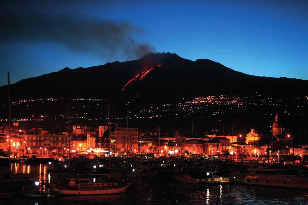 THE RESTLESS EARTH Had a go Nearly there Nailed it! Case study Volcanoes as hazards This photograph shows an eruption of Etna, a volcano in Sicily, Italy.