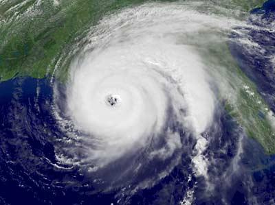 How Hurricanes Work Introduction to How Hurricanes Work Every year between June 1 and November 30 (commonly called hurricane season), hurricanes threaten the eastern and gulf coasts of the United