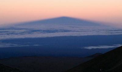 Mystical Mauna Kea Con t The 100 mile Leviathan. The shadow of Mauna Kea Looking east at sunset. Image by ACA member Tom Alexander.
