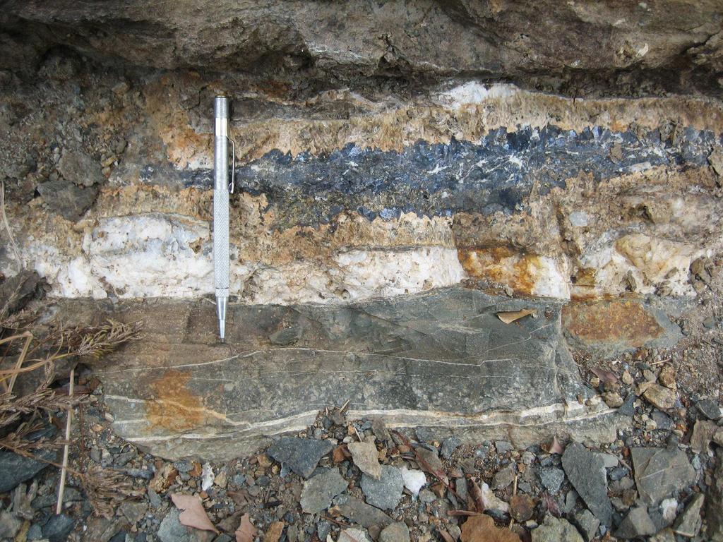MINERAL ASSEMBLAGE AND PARAGENESIS From the six samples, in general, in the hand specimen the sulphide band of the quartz-siderite-sulphide crustiform of the Bincanai vein is dominated by