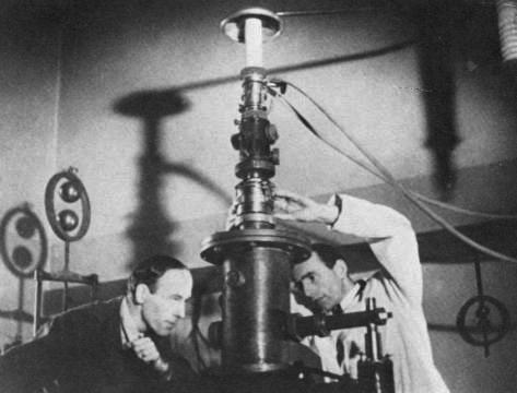 1 nm : X-rays problem : best x-ray microscope 10 nm X-ray diffraction (not a direct image)  Electron radiation de Broglie