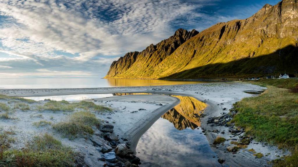 Senja in Autumn Norway's Hidden Gem September 17-23 2018 Price: 2295 Guides: Robert Canis and Dirk Van Uden As Norway s second largest island, Senja is the more compact, wilder and less visited