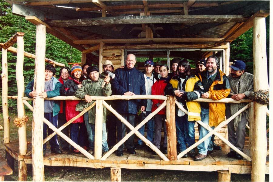 Chilean President Ricardo Lagos inaugurating the entrance to the Omora Park with members of the Yahgan indigenous community, local