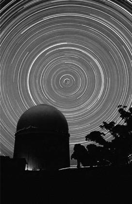 Nightly Motion of the Stars For stars (and Moon and planets) that appear in the southern sky: Stars first rise near the eastern