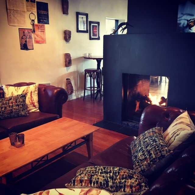 Ven u e Fa c i li t i es THE BAR Set in the historic stone cottage with a central gas fire, Clink Bar offers a premium range of craft beers on tap, fine wines of NZ and abroad and a great selection