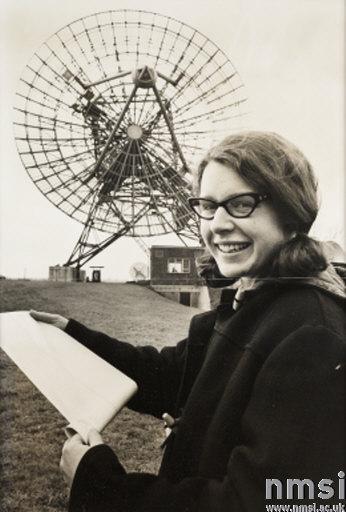 Pulsar Discovery First pulsar discovery made by Jocelyn Bell at Cambridge in 1967 Didn t initially know it was a neutron star. Regular signals from outer space aliens?