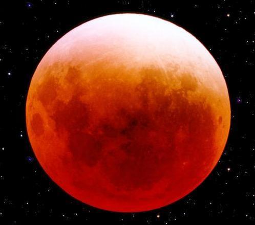 TOTAL LUNAR ECLIPSES Like the moon s shadow in a solar eclipse, Earth s shadow has an umbra and penumbra. When the moon is in Earth s umbra, you see a total lunar eclipse.