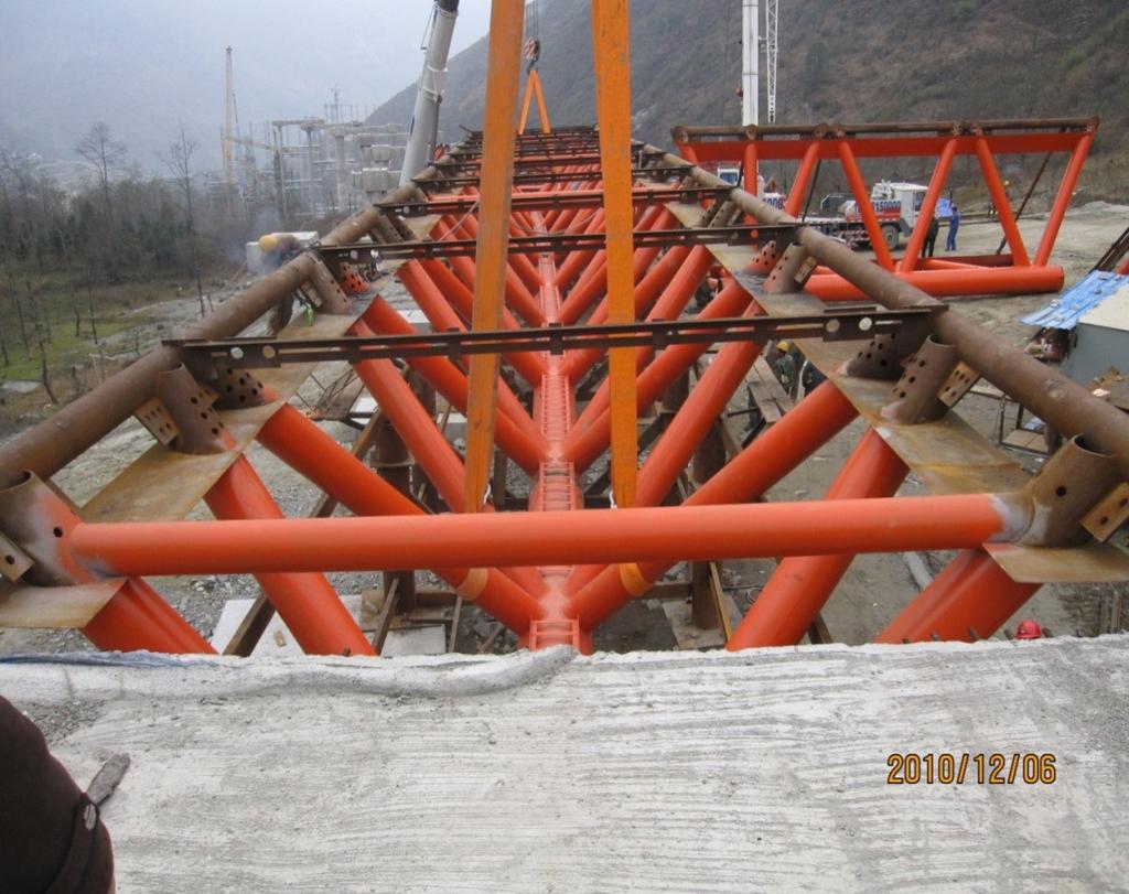 tubes (φ406) Steel fiber reinforced concrete deck 440 28
