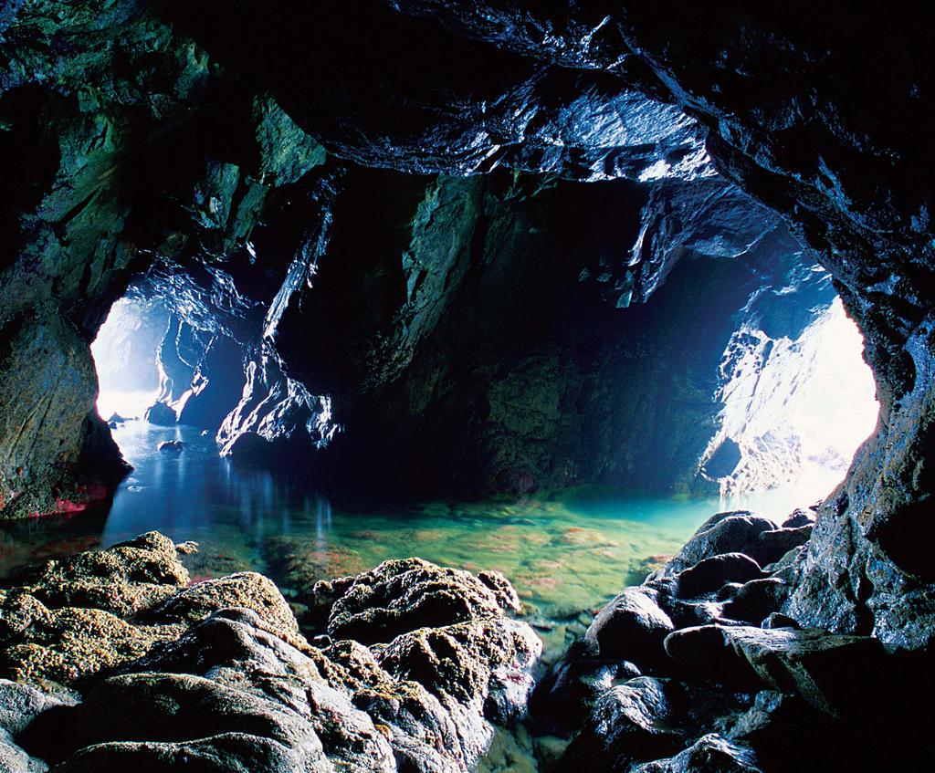 E PL M SA This is a sea cave on the coast of California.