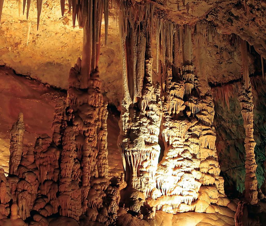 E PL M SA These are stalactites and stalagmites inside a solutional cave.