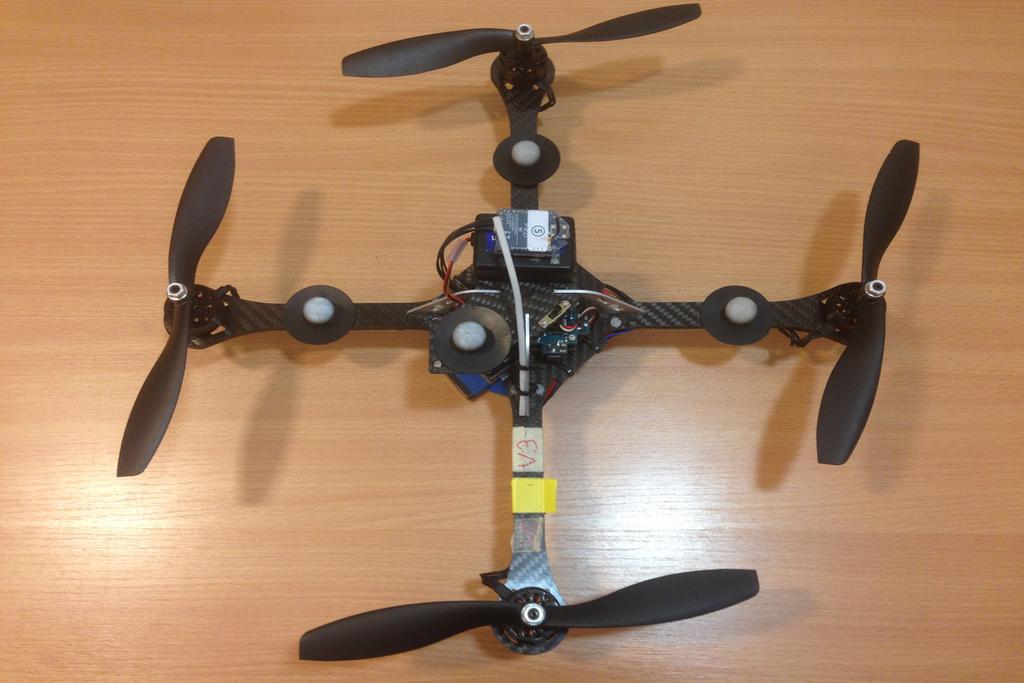 Chapter 1. Introduction 5 Figure 1.1: AscTec. Hummingbird Quadrotor Many researchers have started to build their own quadrotors and use them to achieve the required tasks.