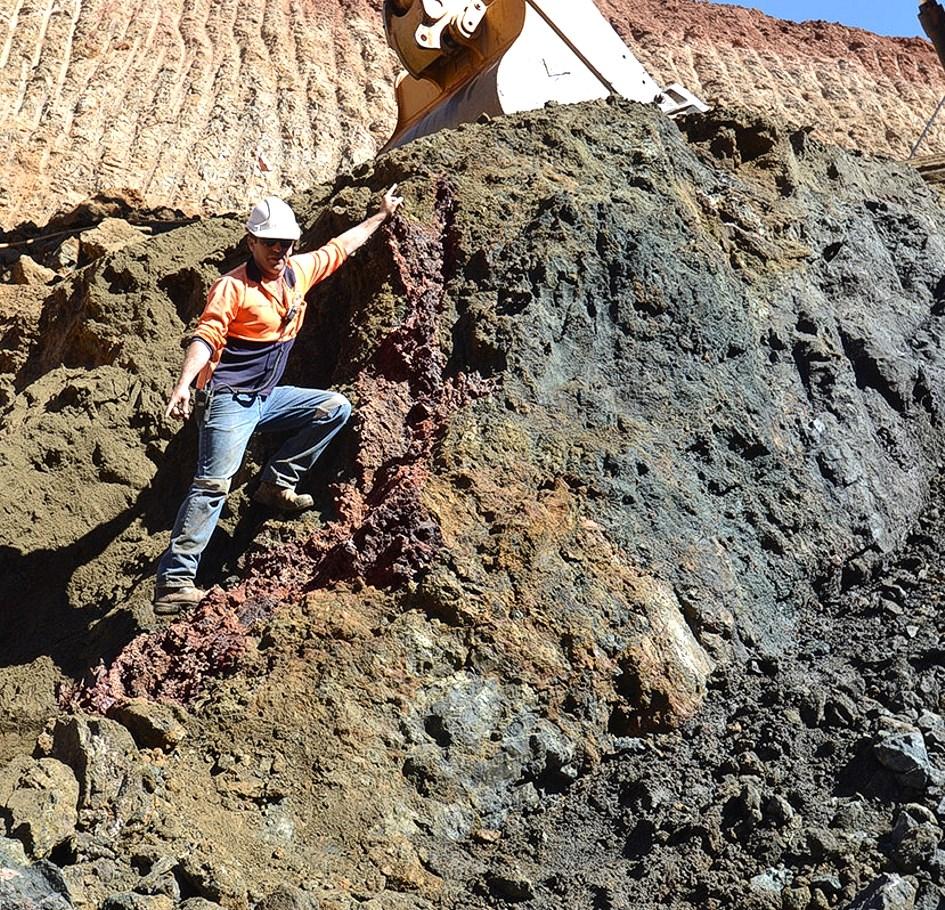 occurring. Yours faithfully Wayne McCrae Chairman Figure 9: One of many native copper agglomerates being uncovered at Las Minerale.