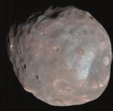 VIS planet had a much more extended atmosphere than it does today (FIGURE 11). 4 km a Phobos 2 km b Deimos FIGURE 11 The two moons of Mars are probably captured asteroids.