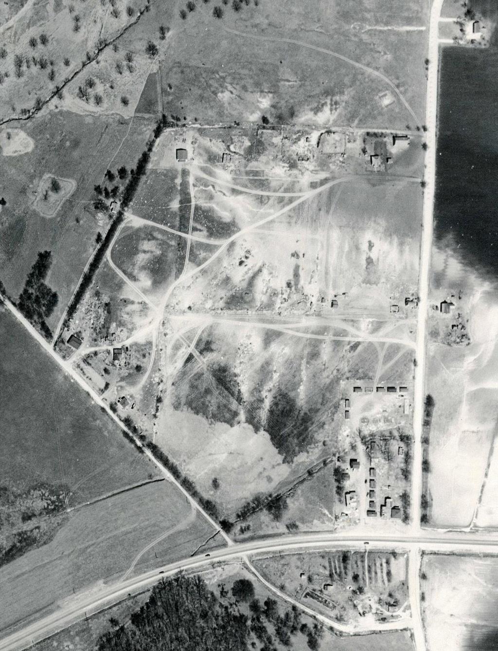 FIGURE 4. This 1951 agricultural survey map shows the accelerating growth of the Egypt s development. The red arrow indicates the location of the North Loop Motel, and possibly a dance hall.