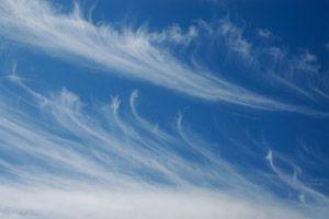 What are three cloud shapes? Cirrus is a Latin word that means curl. Cirrus clouds look white and feathery, and their ends curl.
