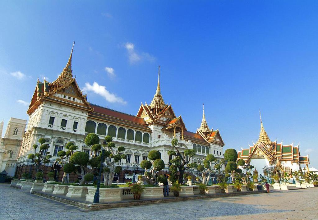 G R A N D P A L A C E F o r m e r r e s i d e n c e o f t h e K i n g s o f S i a m Most visited and remembered landmark of Thailand, The Grand Palace is where one must pay a visit at least once in