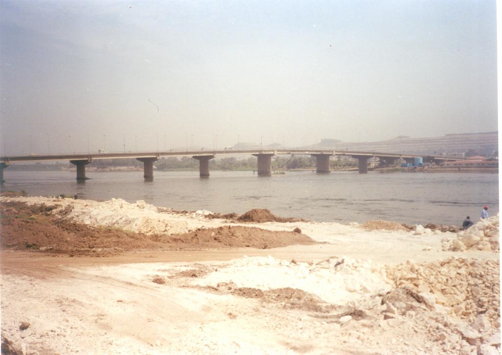 analyzed, a case study, El-Minia Bridge, is considered for this analysis. Figure (1) shows El-Minia Bridge along the River Nile. Figure (1) El-Minia bridge location along the River Nile 2.