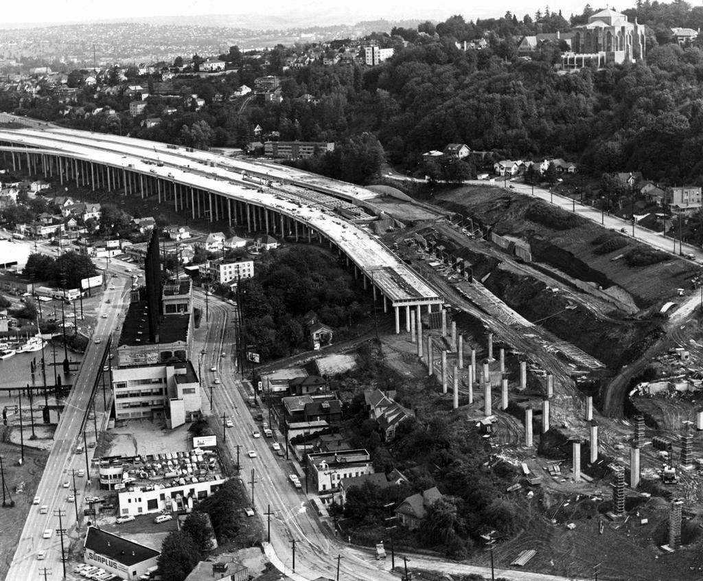 URBAN DESIGN SEATTLE (RE)FORMED The construction of Interstate 5 in the mid-1960s dramatically transformed the landscape of Seattle, segregating two halves of the city.